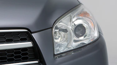 Used Toyota RAV4 - front light detail