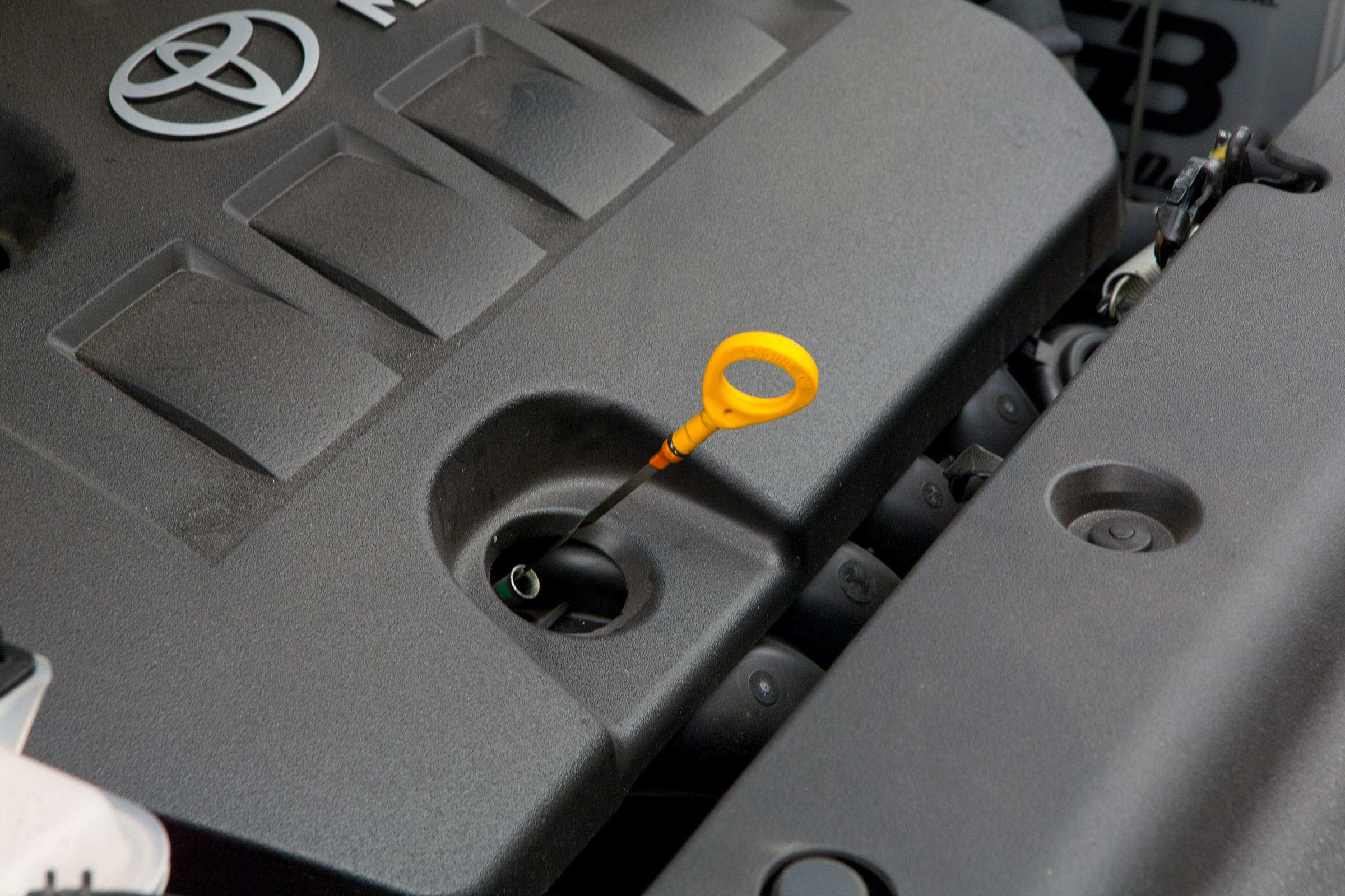 Used Toyota RAV4 - oil