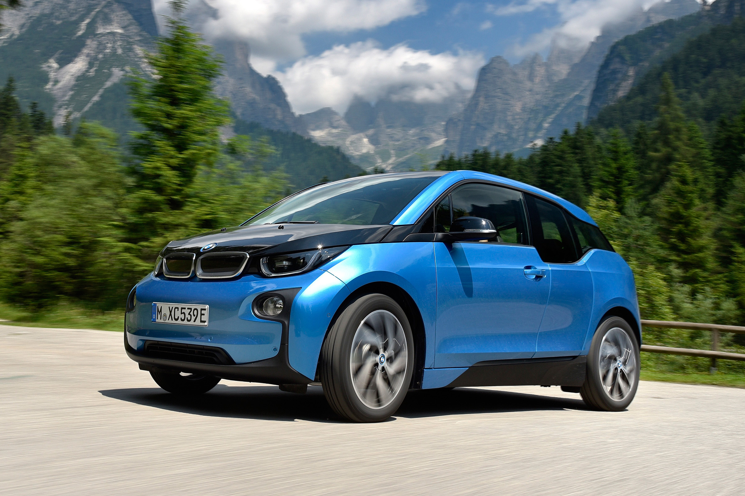 BMW i3 94Ah - front cornering
