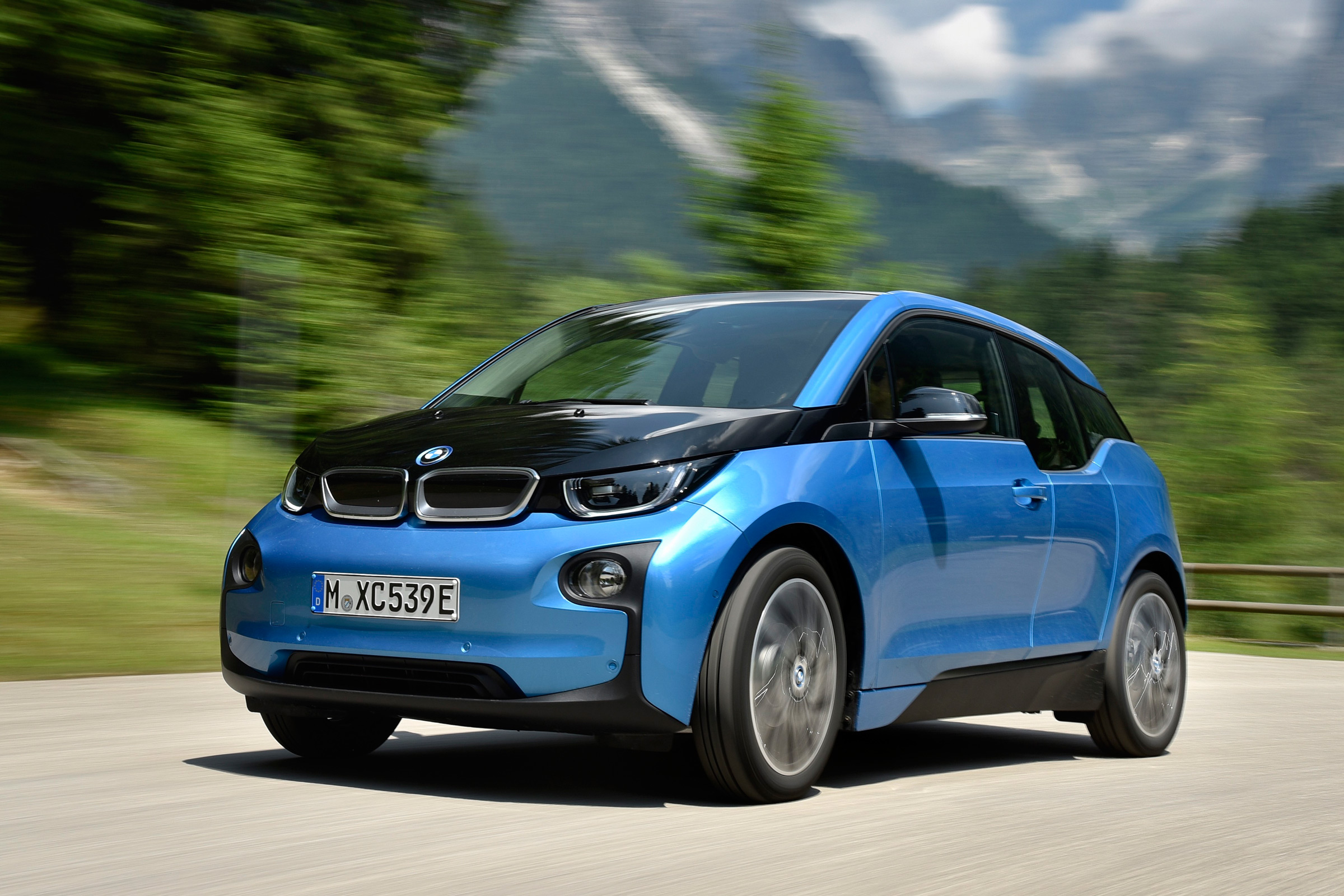BMW i3 94Ah - front cornering