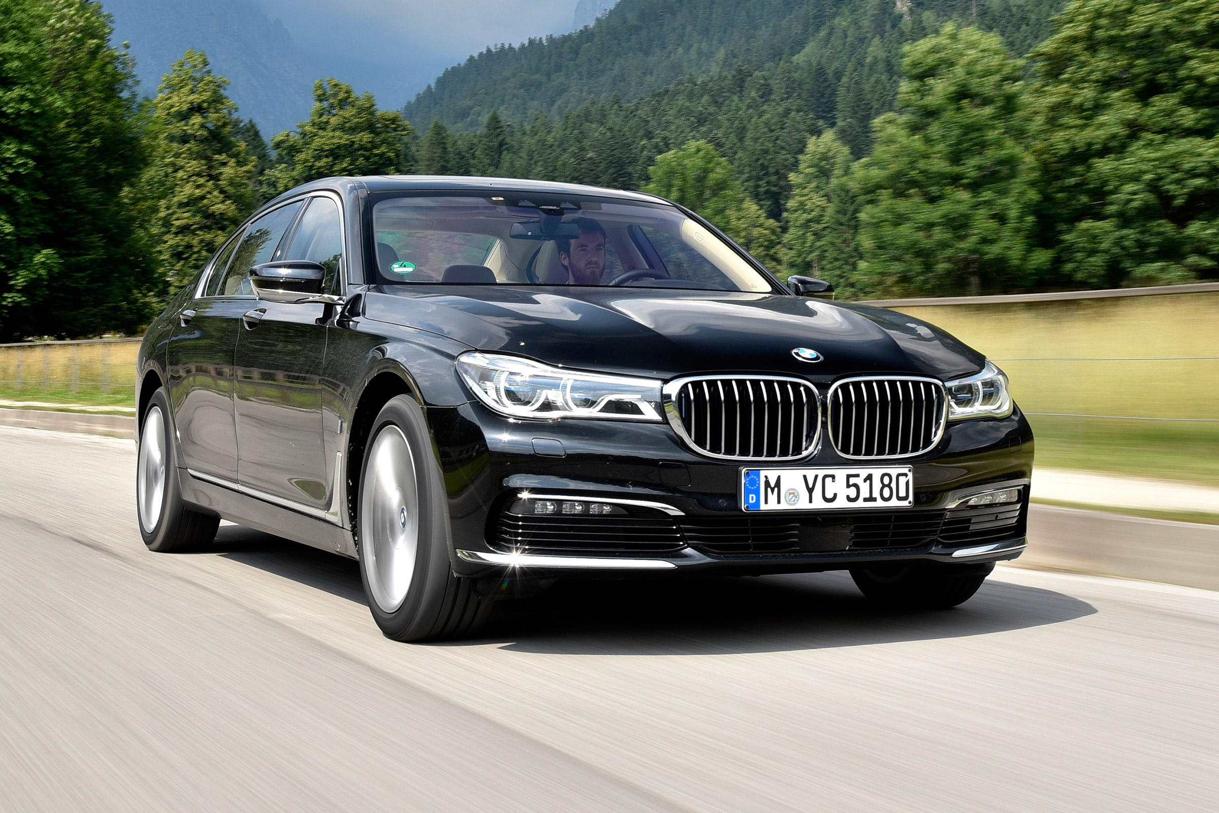 BMW 740e - front