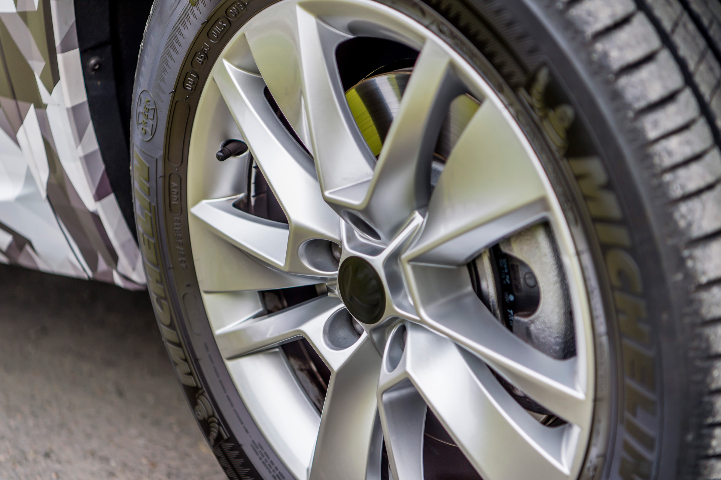 Skoda Kodiaq disguised - wheel