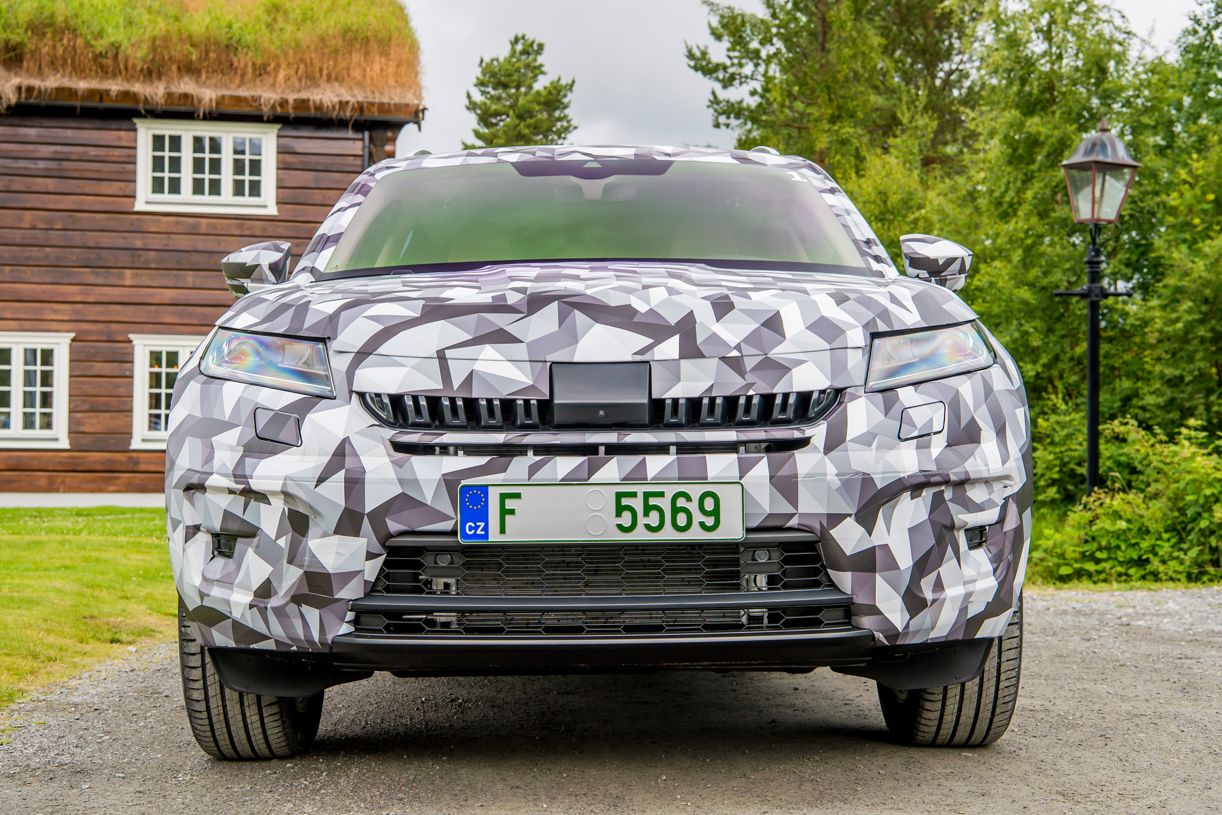 Skoda Kodiaq disguised - front