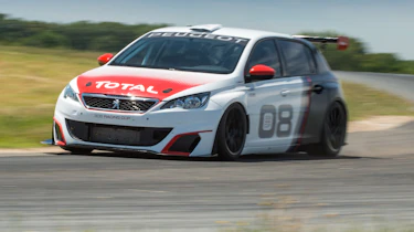 Peugeot 308 Racing Cup - front cornering