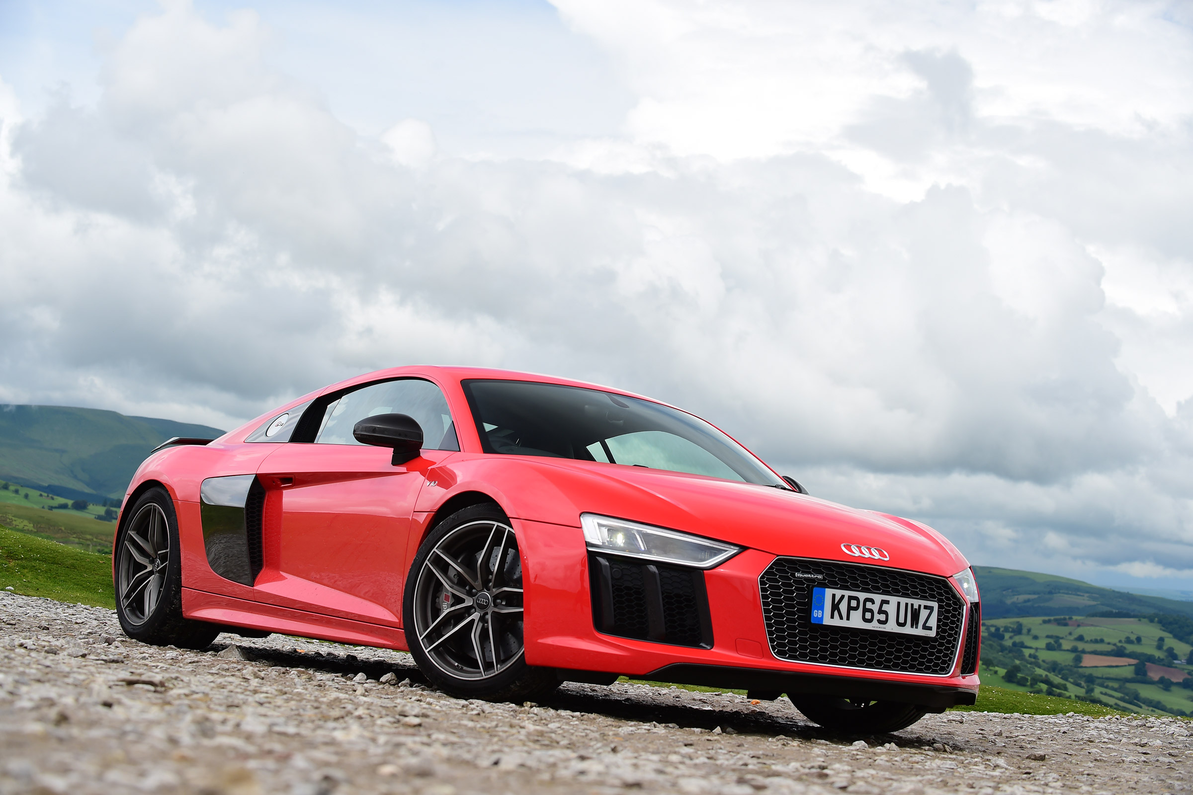 McLaren 570S vs Porsche 911 vs Audi R8 - Audi R8 front three quarter