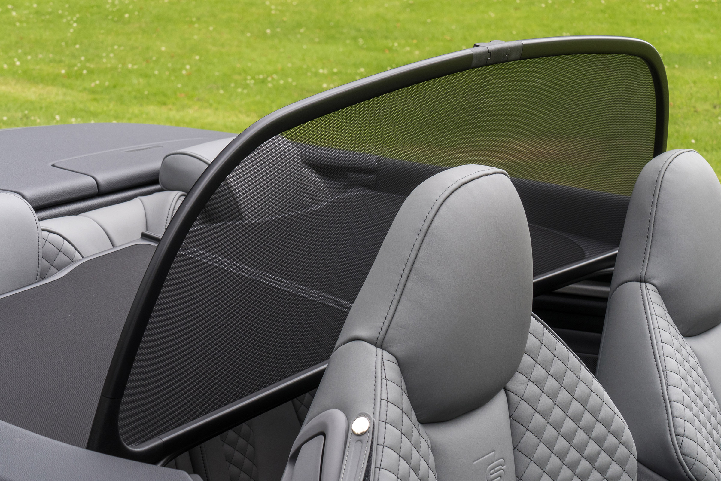 Audi A3 Cabriolet - wind shield