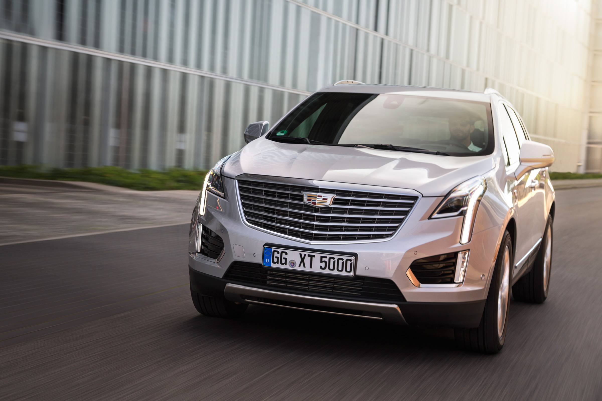Cadillac XT5 SUV 2016 - front tracking 2