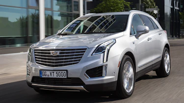 Cadillac XT5 SUV 2016 - front tracking