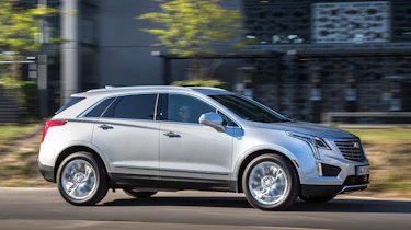 Cadillac XT5 SUV 2016 - side tracking