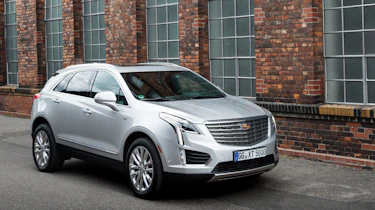 Cadillac XT5 SUV 2016 - front quarter