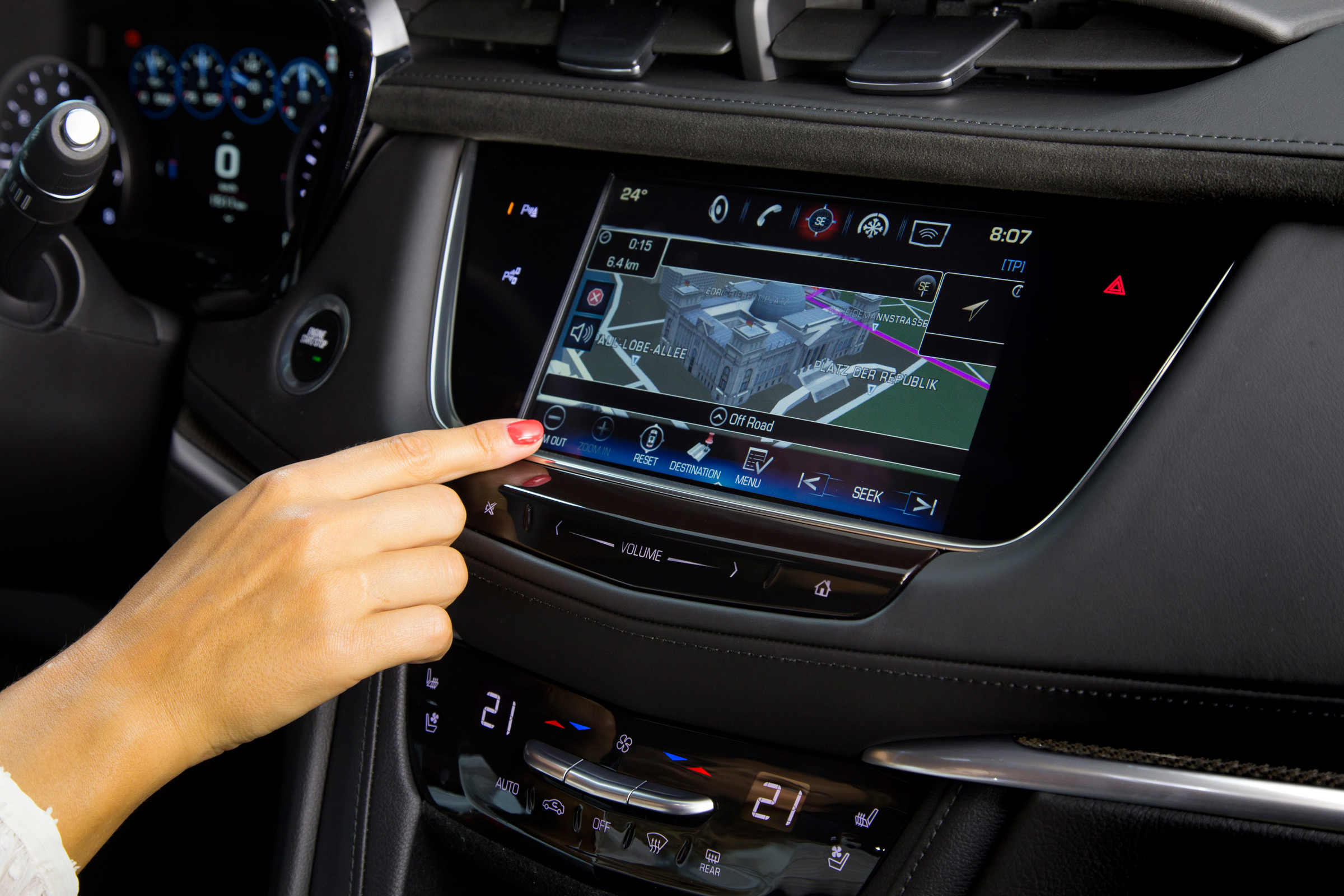 Cadillac XT5 SUV 2016 - infotainment