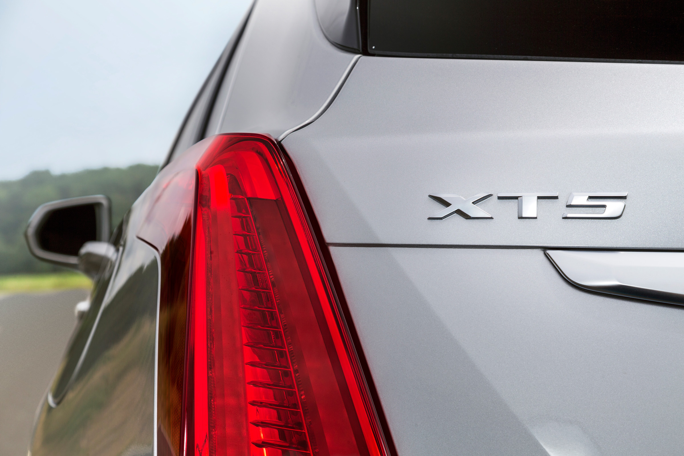 Cadillac XT5 SUV 2016 - rear light