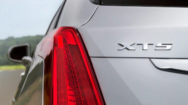 Cadillac XT5 SUV 2016 - rear light