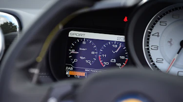 Ferrari California T Handling Speciale - dials