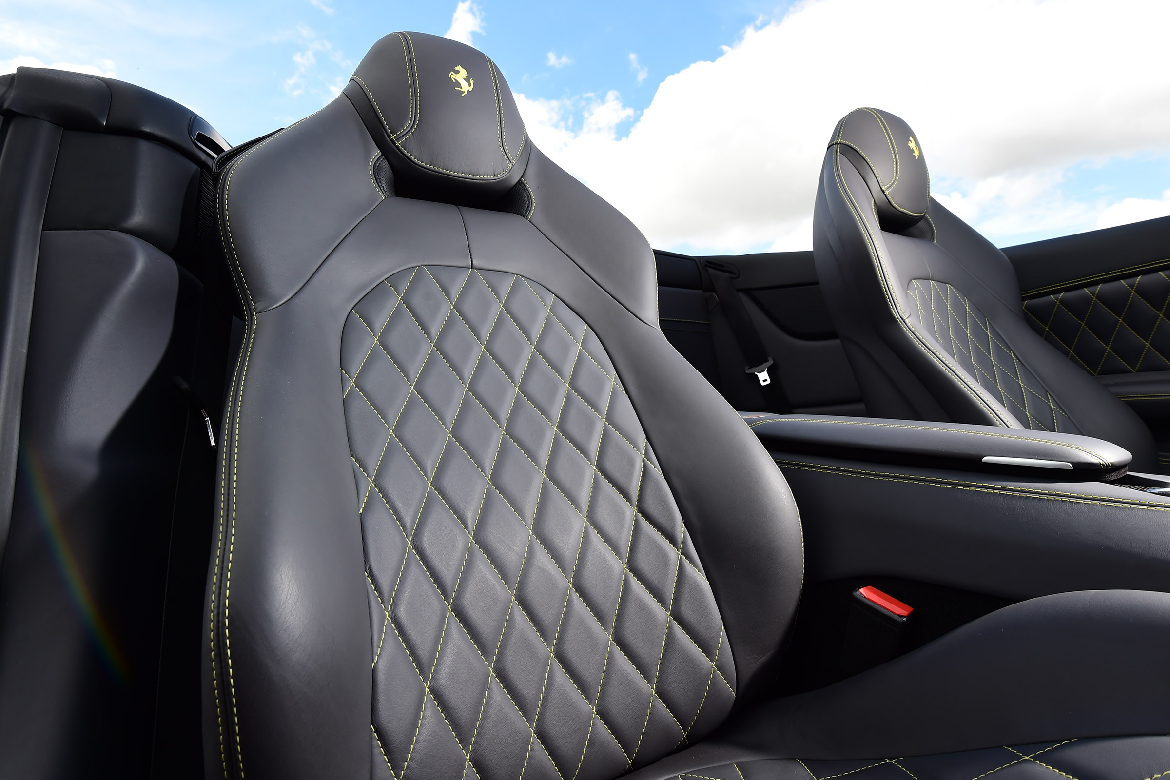 Ferrari California T Handling Speciale - front seats
