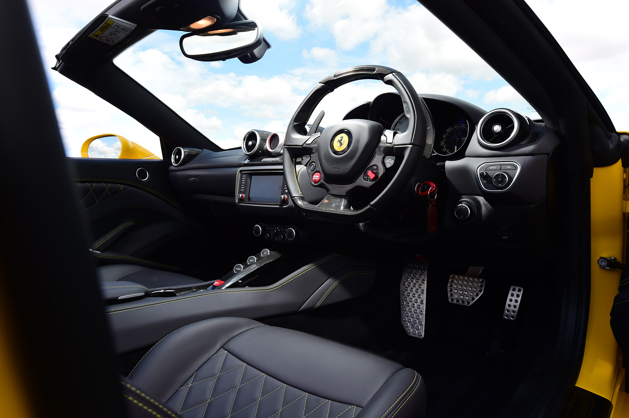 Ferrari California T Handling Speciale - interior