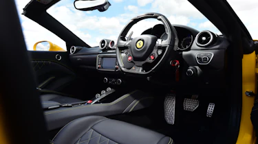 Ferrari California T Handling Speciale - interior