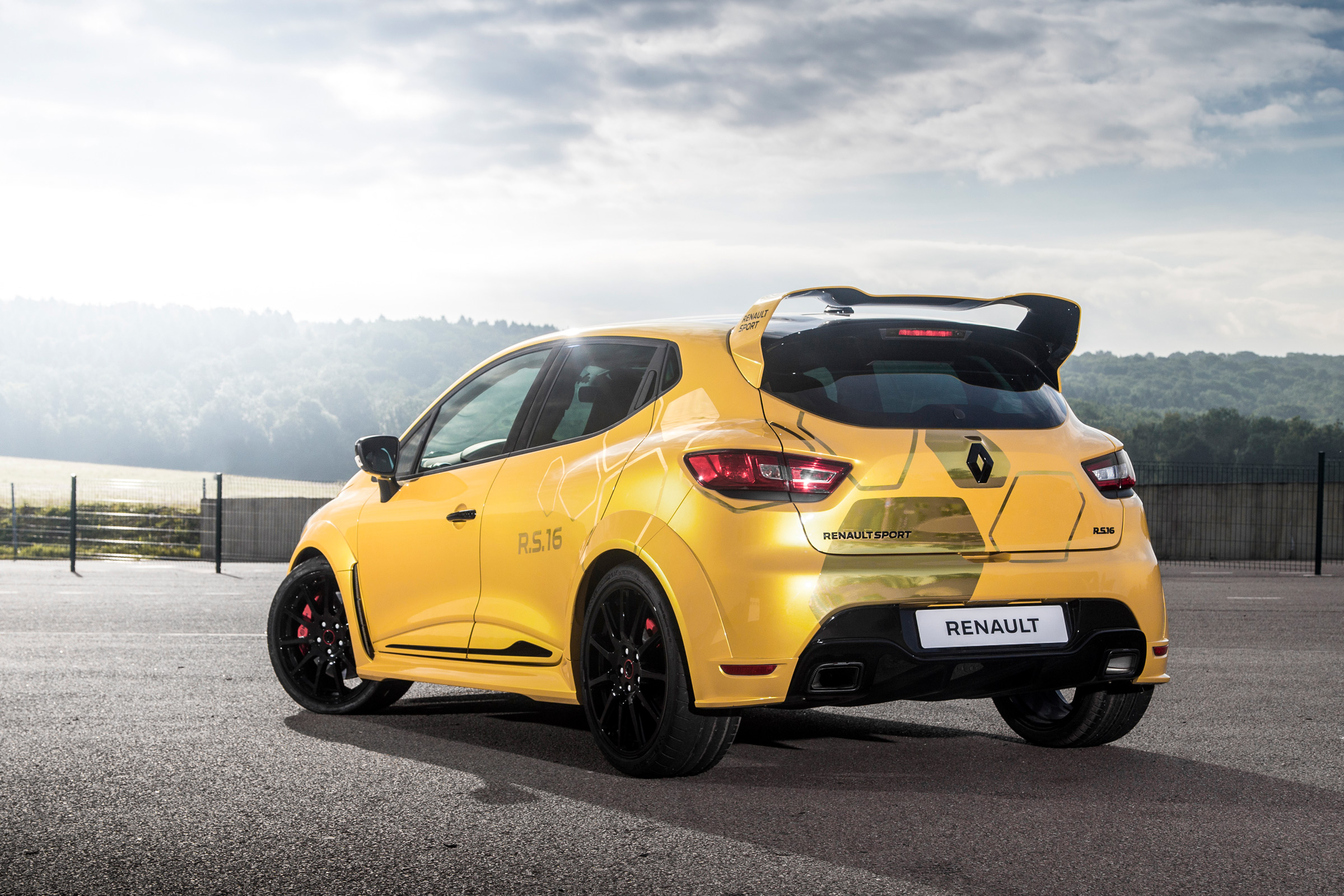 Renault Clio RenaultSport R.S.16 2016 - rear quarter