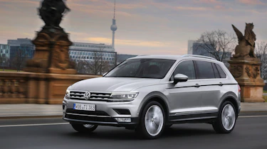 Volkswagen Tiguan bi-turbo - front driving