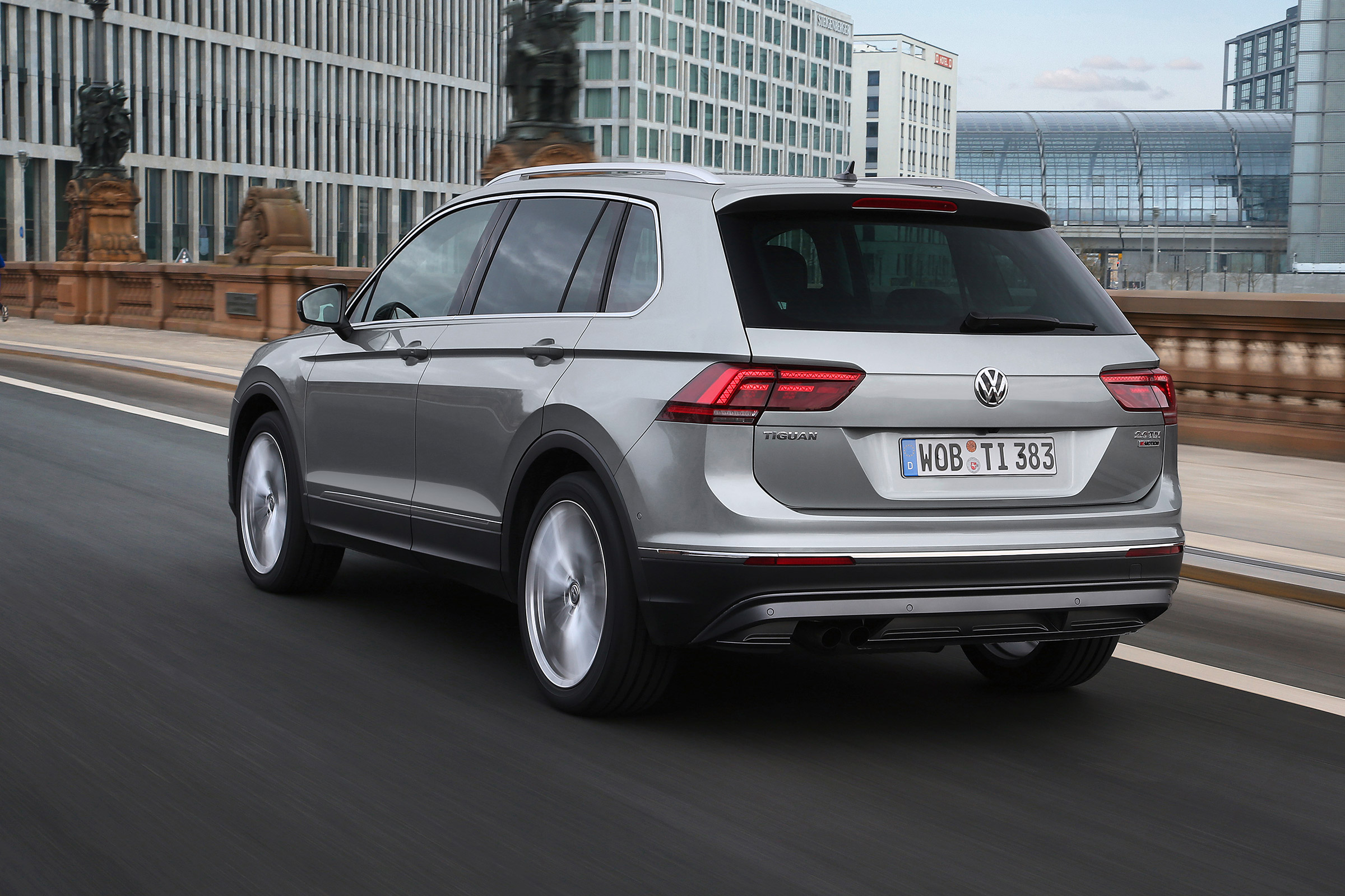 Volkswagen Tiguan bi-turbo - rear