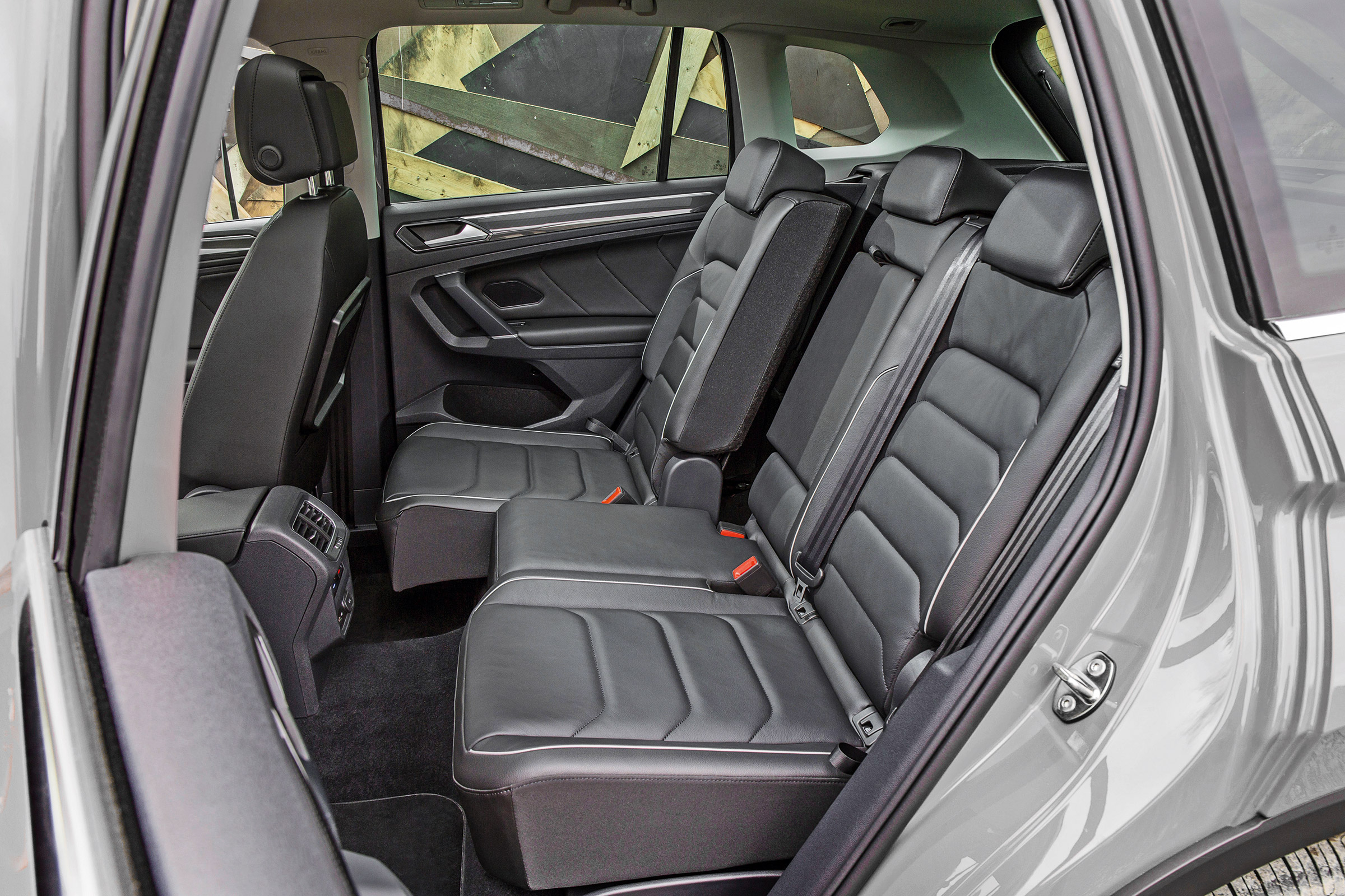 Volkswagen Tiguan bi-turbo - rear seats