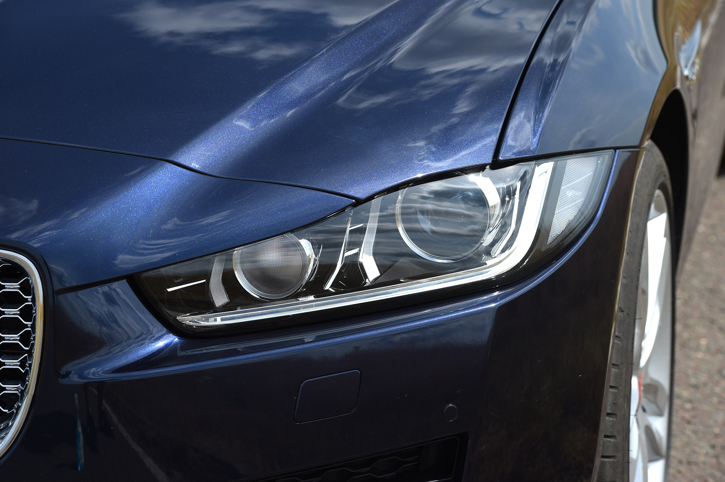 Jaguar XE AWD - front light detail