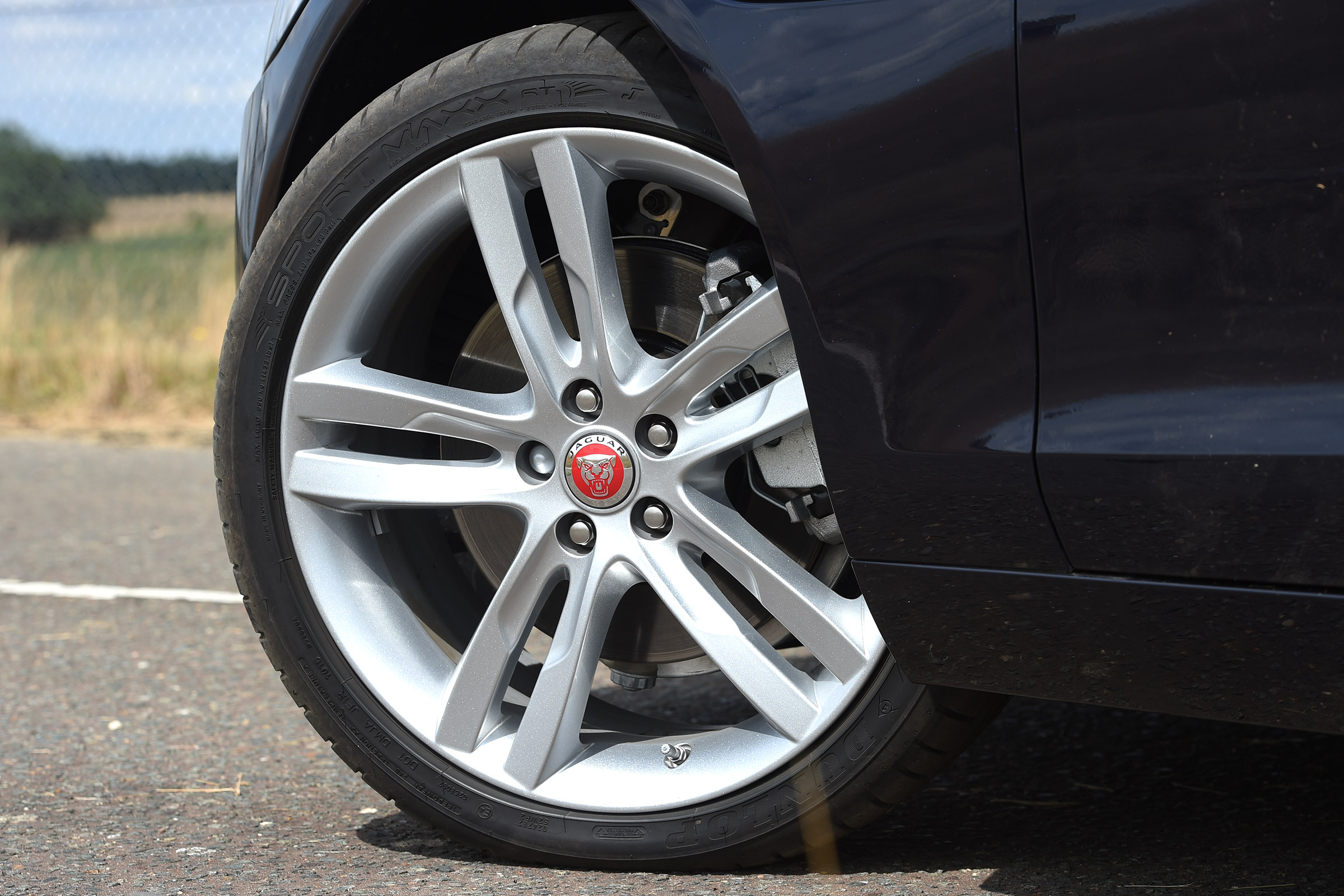 Jaguar XE AWD - wheel detail
