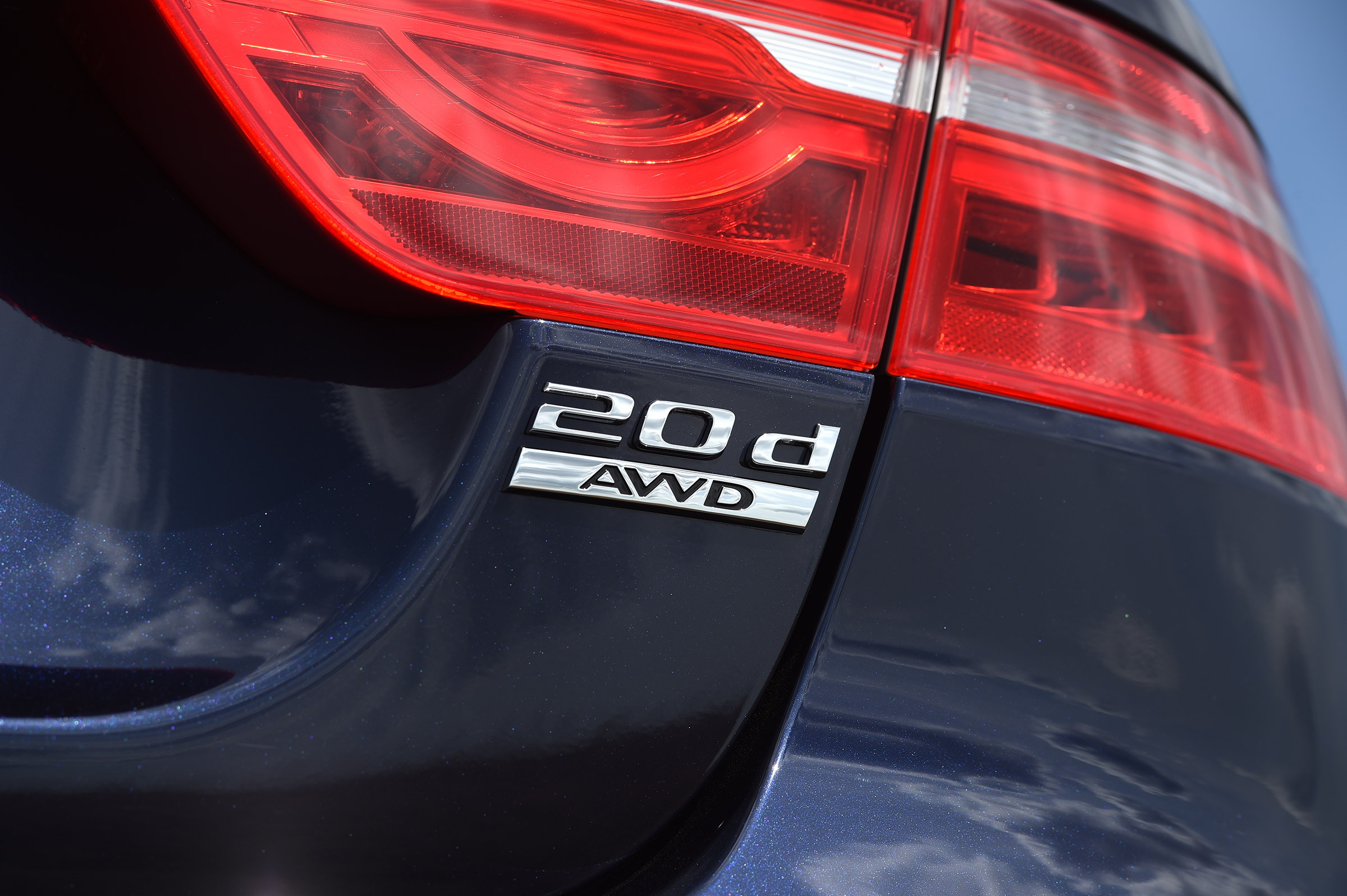 Jaguar XE AWD - badge
