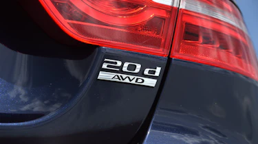 Jaguar XE AWD - badge