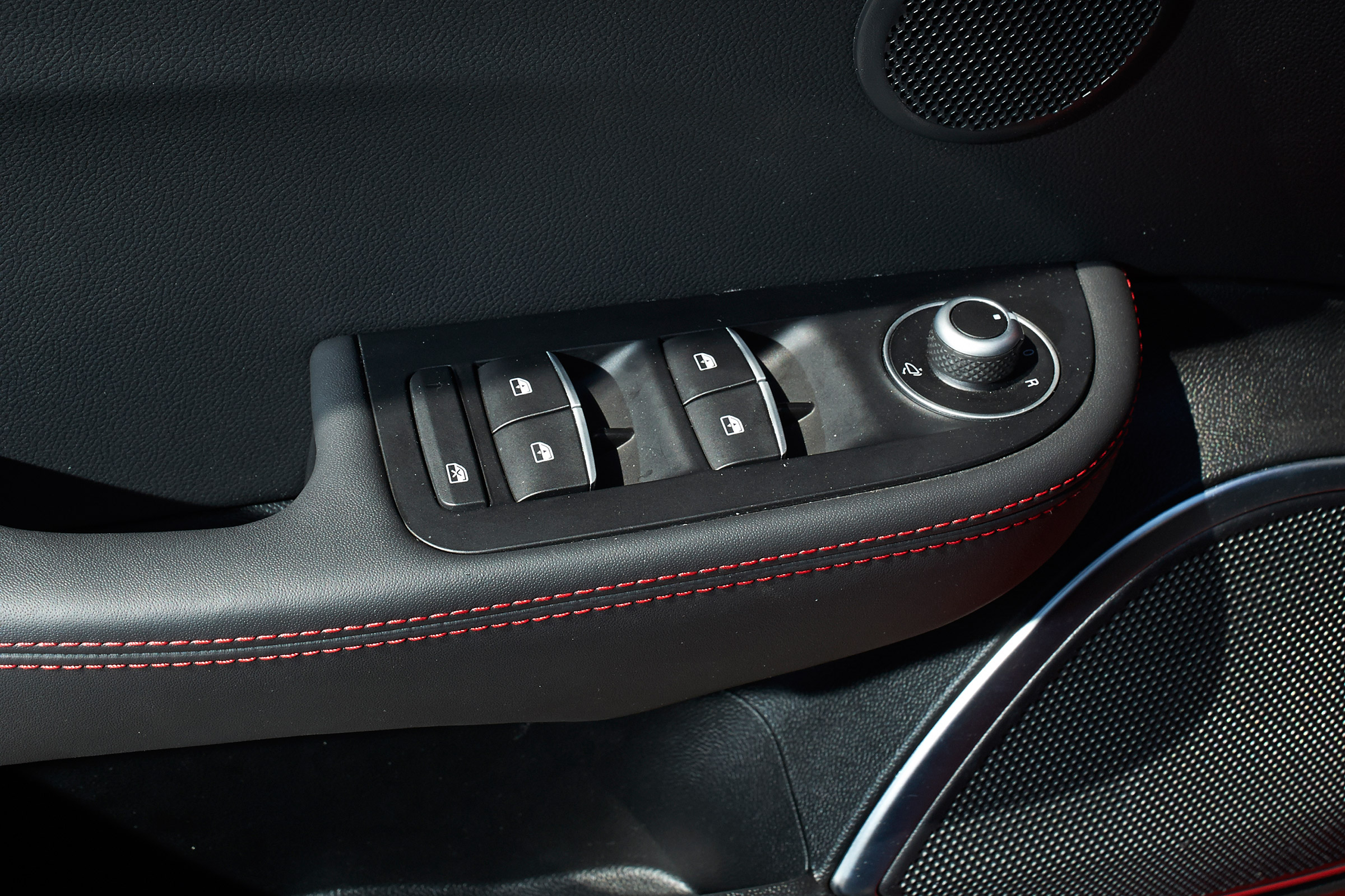 Alfa Romeo Giulia Quadrifoglio Verde QV 2016 - door