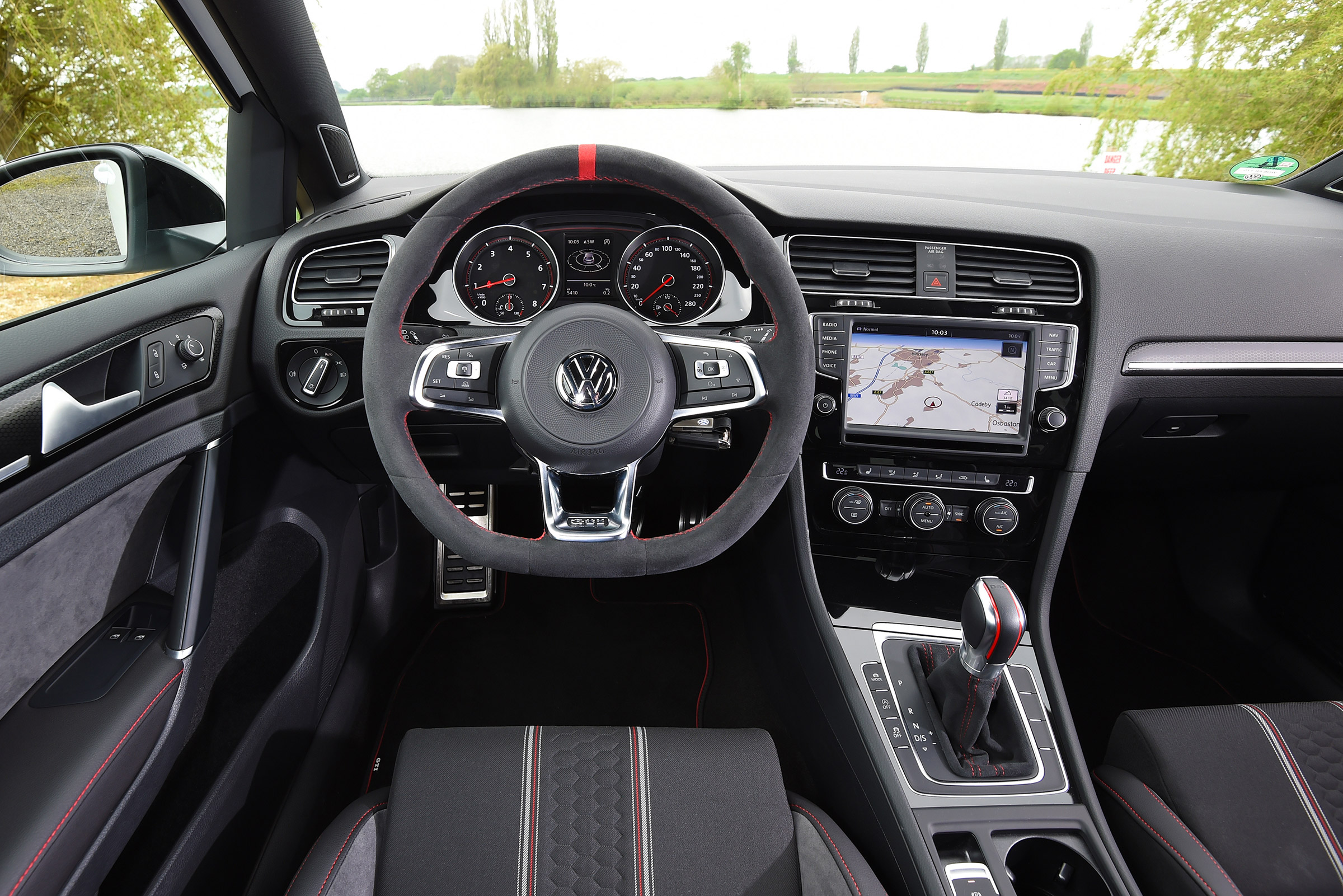 Volkswagen Golf GTI Clubsport - dash