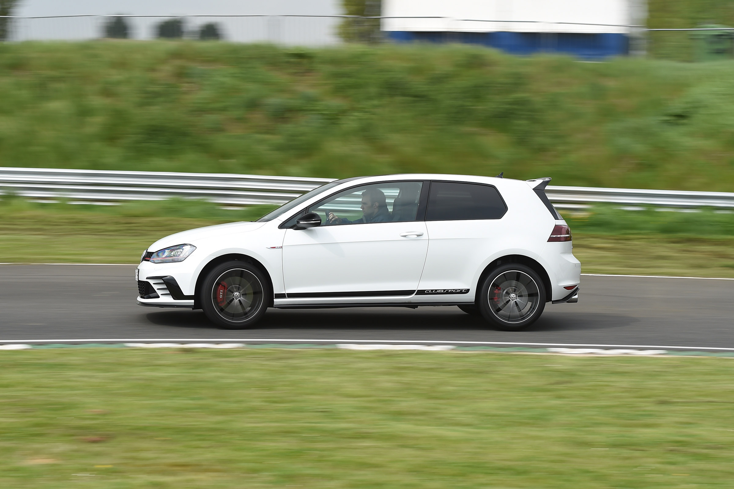 Volkswagen Golf GTI Clubsport - side
