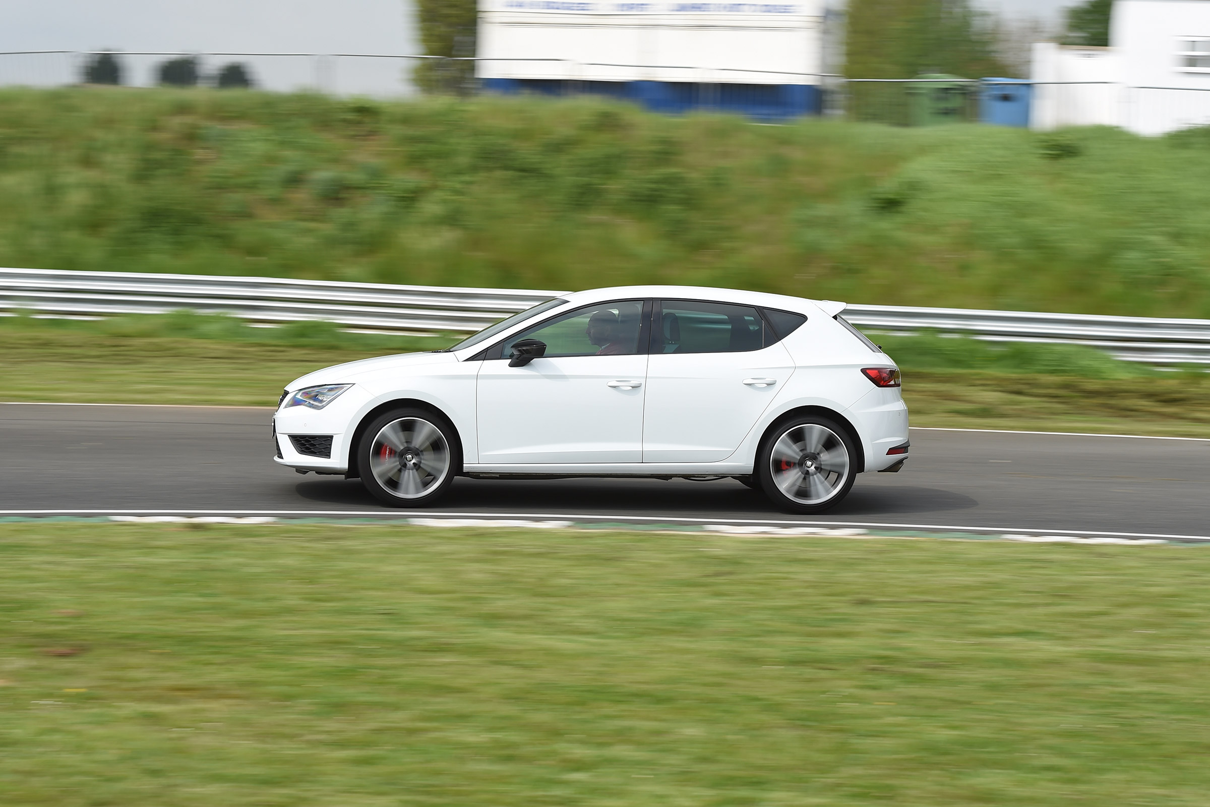 SEAT Leon Cupra 290 - side