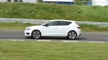SEAT Leon Cupra 290 - side