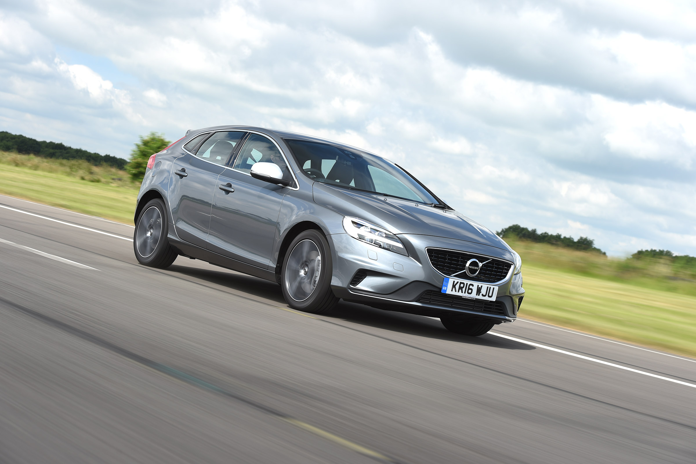 Audi A3 vs Volvo V40 vs Volkswagen Golf - Volvo V40