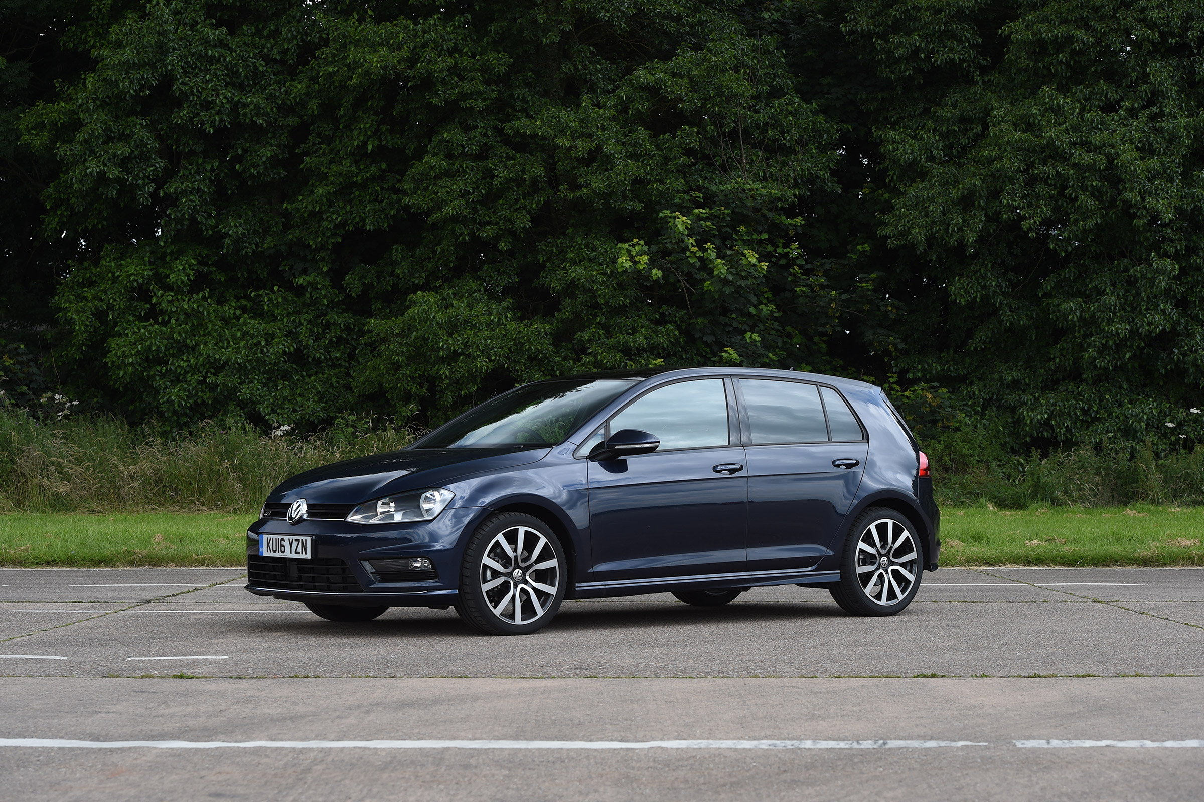 Audi A3 vs Volvo V40 vs Volkswagen Golf - 
