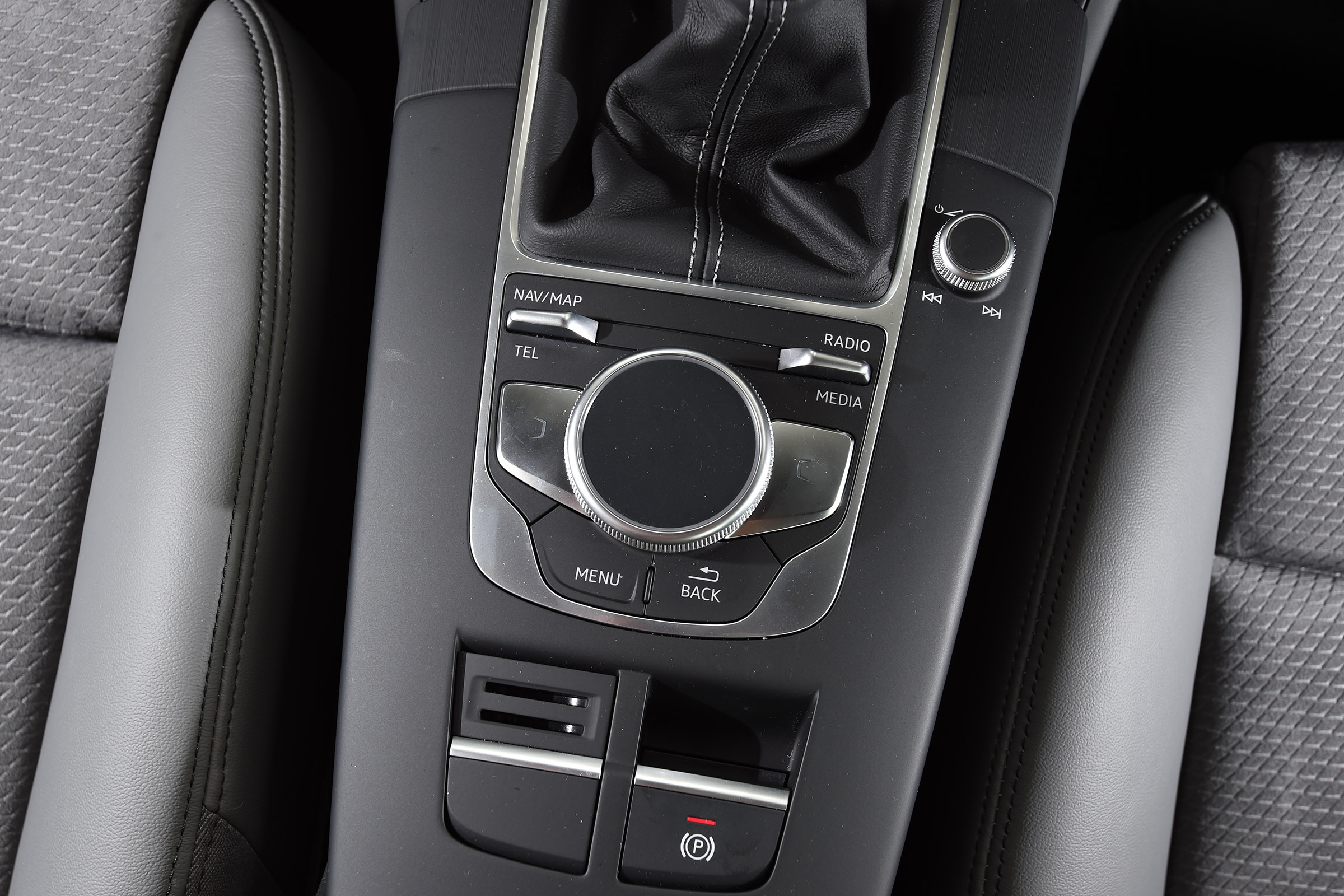 Audi A3 vs Volvo V40 vs Volkswagen Golf - A3 MMI
