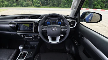 Toyota Hilux 2016 - interior