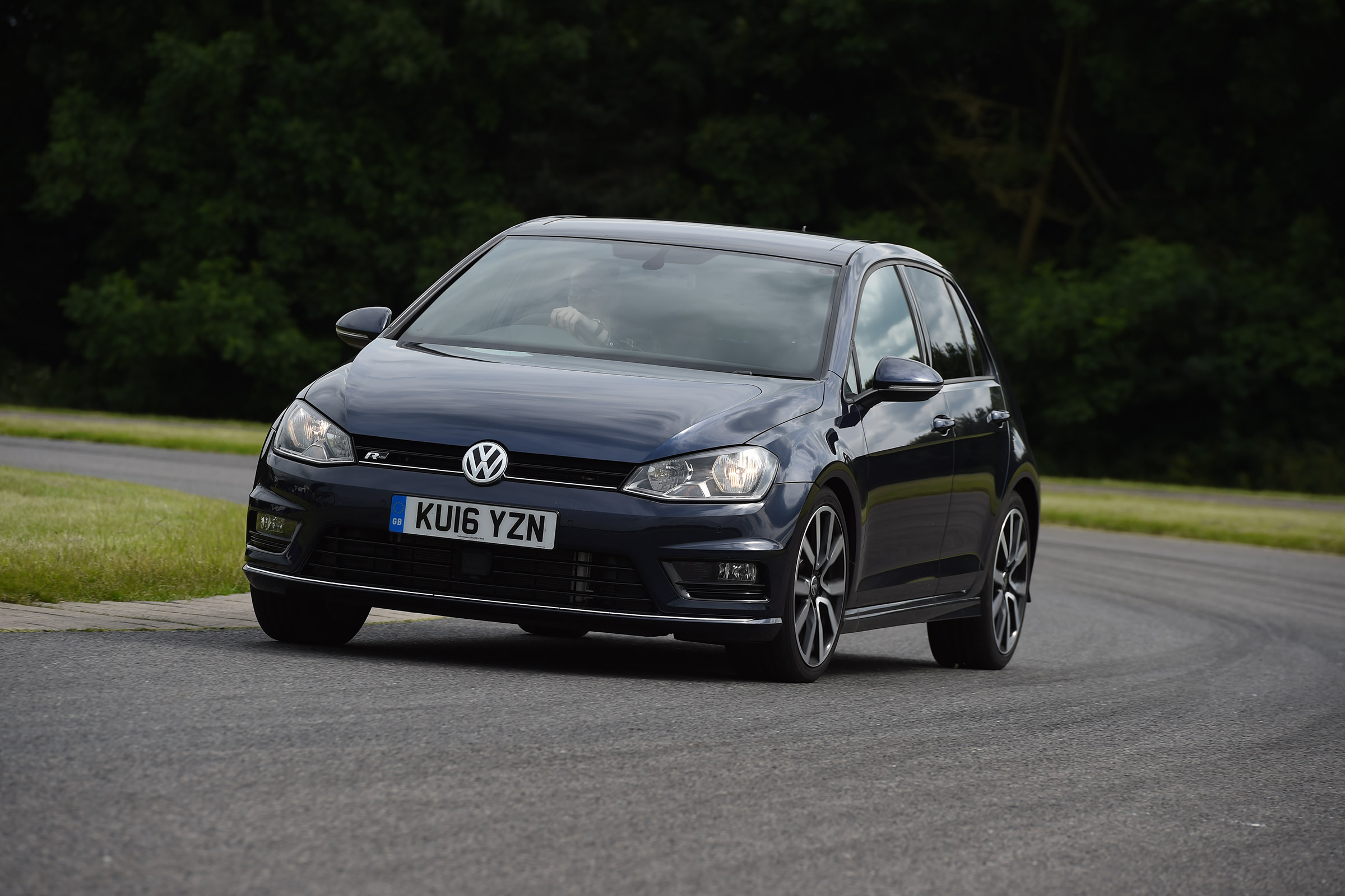 Audi A3 vs Volvo V40 vs Volkswagen Golf - Golf front cornering