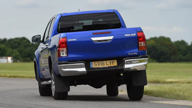 Toyota Hilux 2016 - rear cornering
