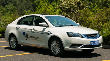 Emgrand EV 2016 - front quarter 2
