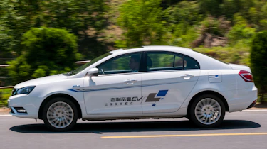Emgrand EV 2016 - side tracking