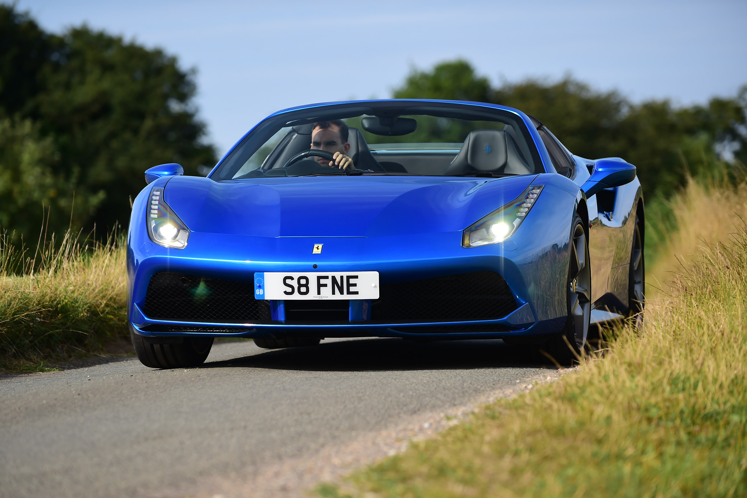 Ferrari 488 Spider - front action