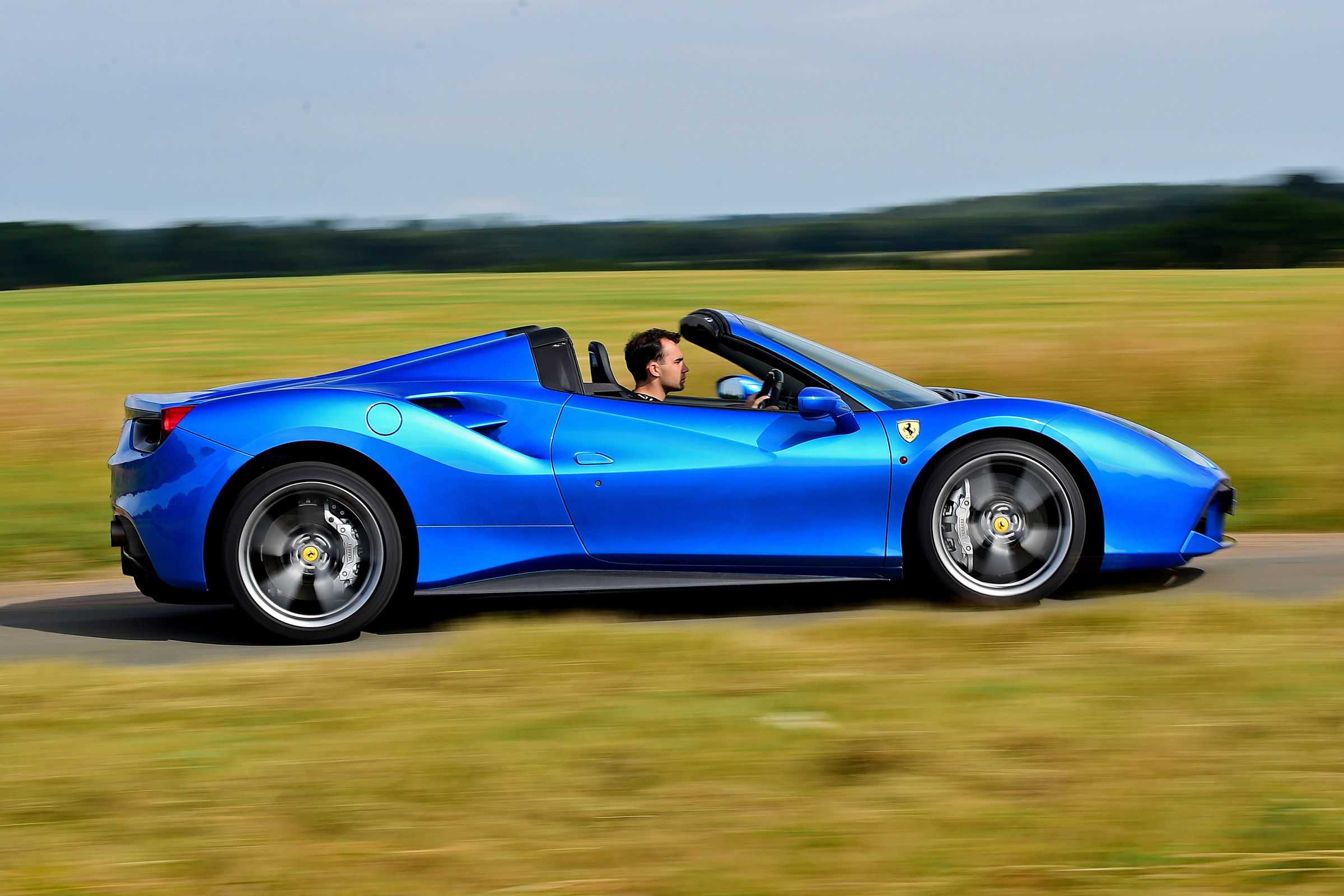 Ferrari 488 Spider - side