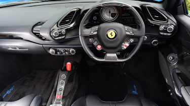 Ferrari 488 Spider - dash