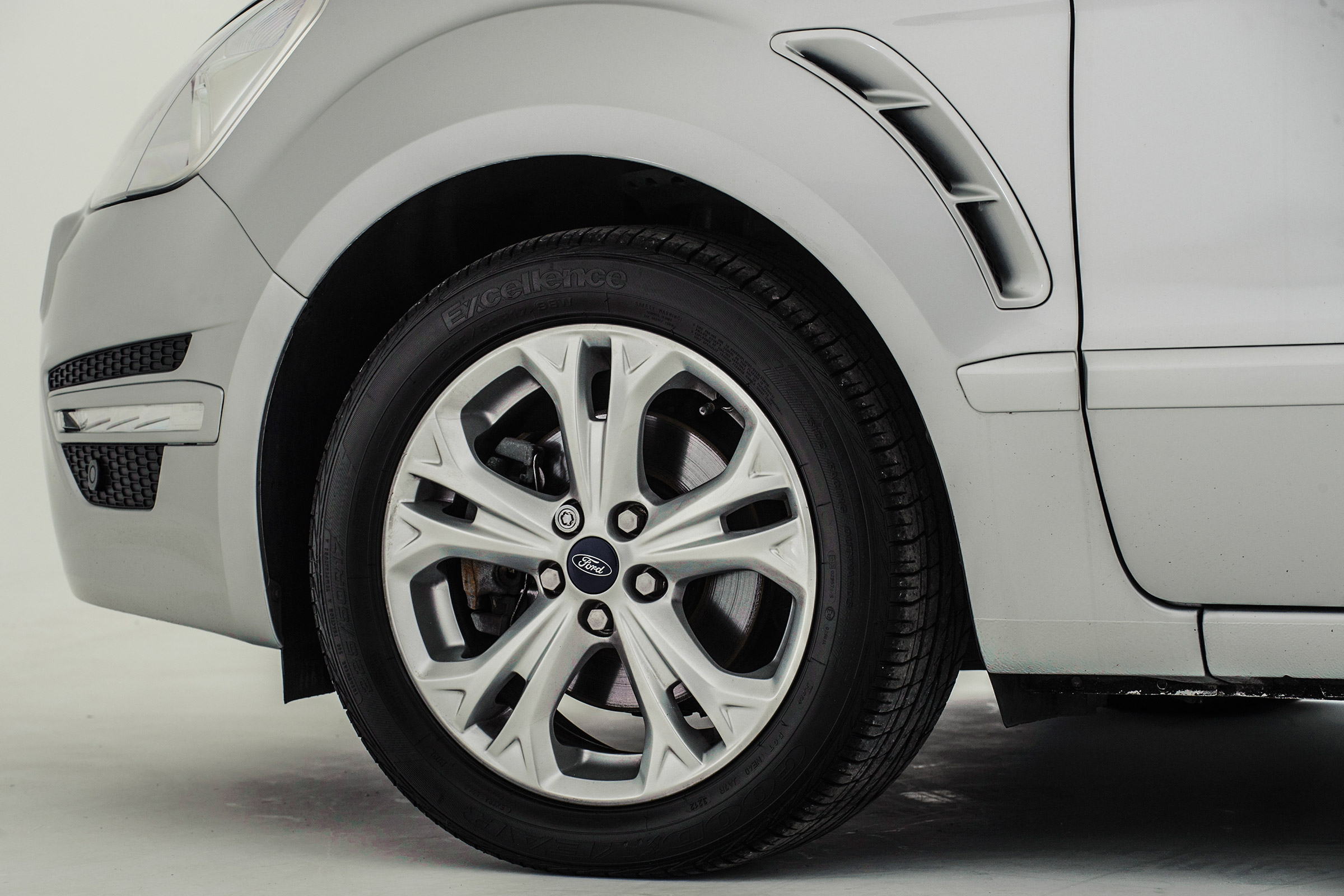 Used Ford S-MAX - wheel detail