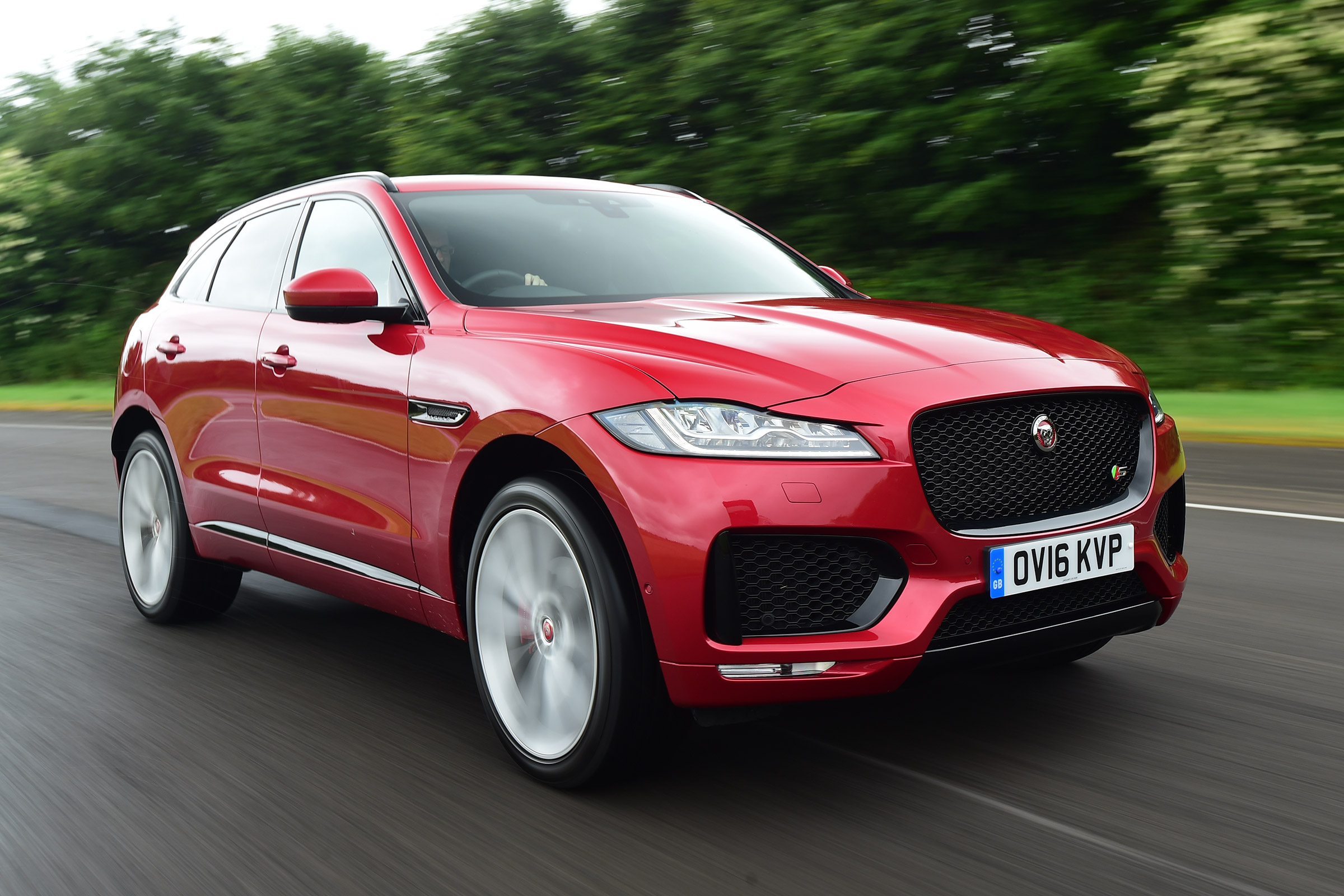 Jaguar F-Pace - front action