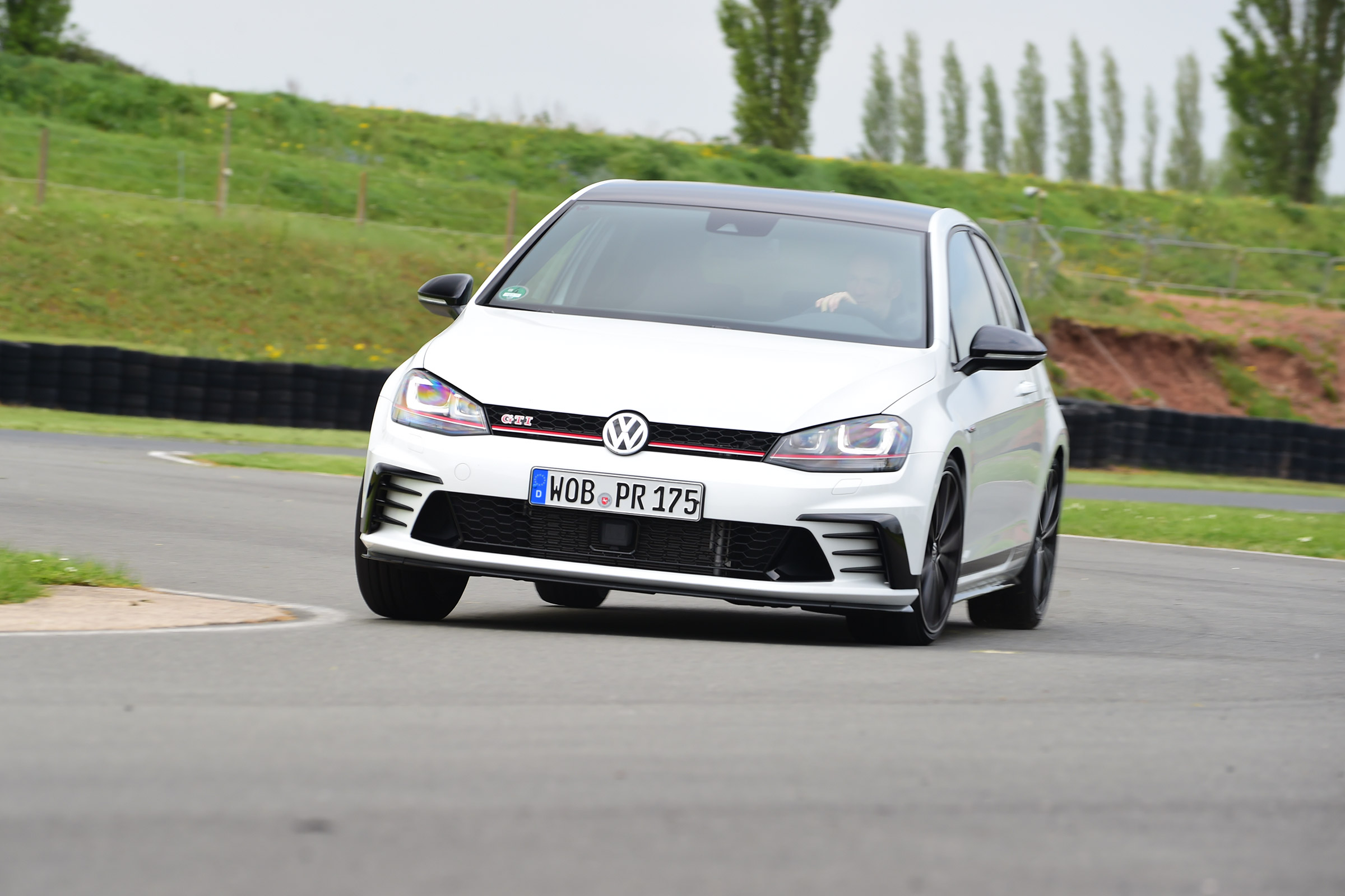 Volkswagen Golf GTI Clubsport - front cornering