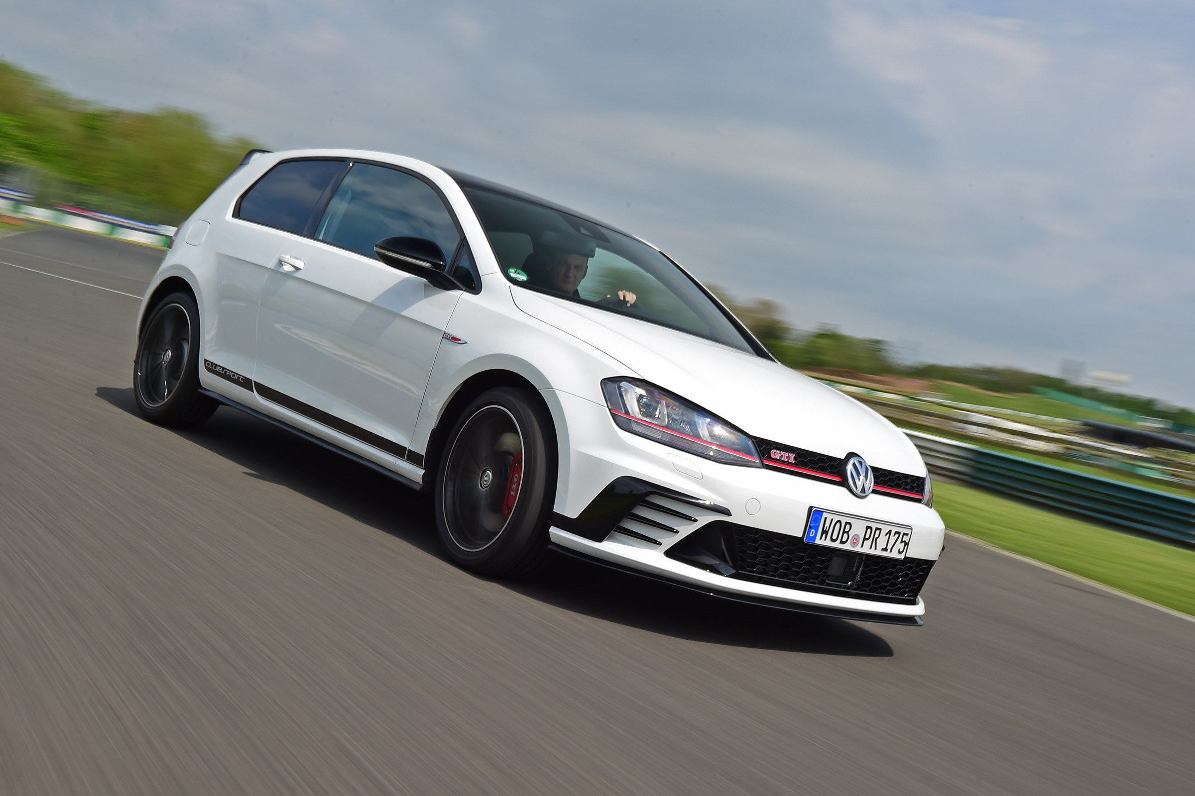 Volkswagen Golf GTI Clubsport - front action