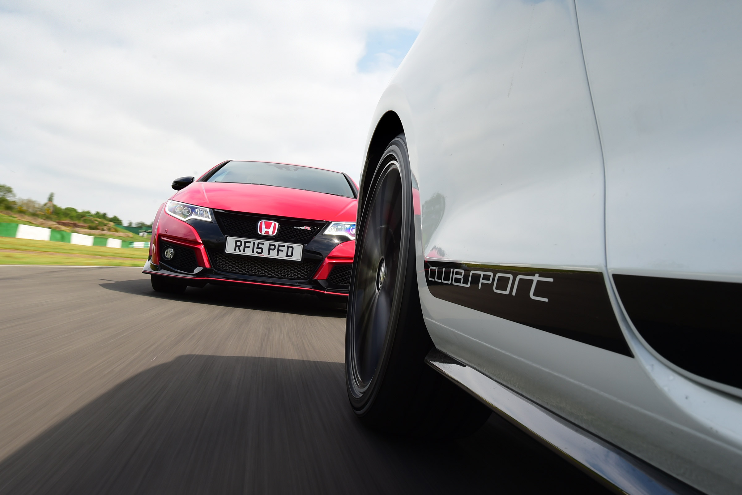Volkswagen Golf GTI Clubsport vs Honda Civic Type R - front